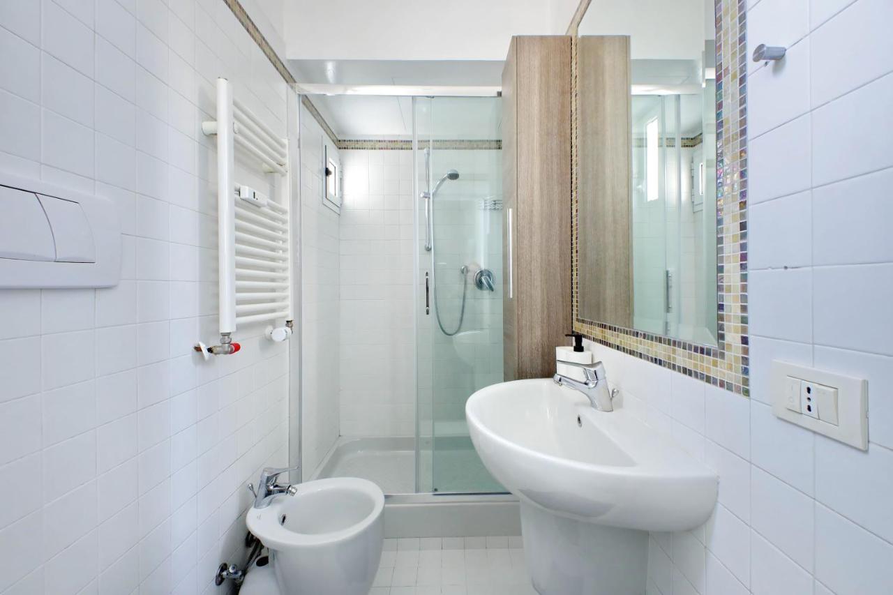 Domus Lou Elegante Appartamento In Trastevere Roma Exterior foto